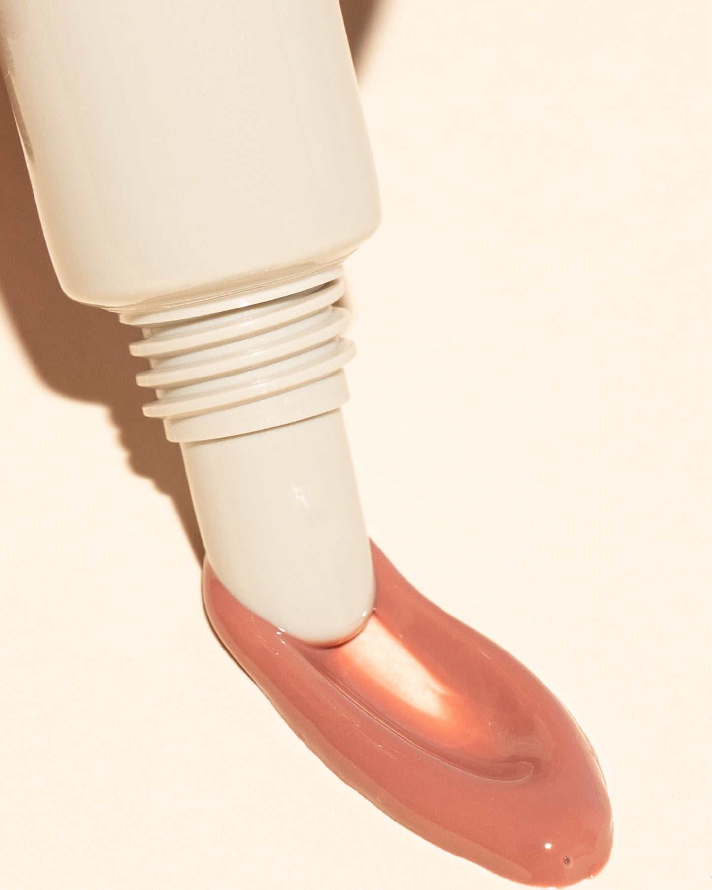 ESSENTIAL LIPGLOSS